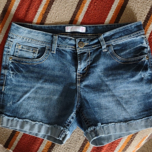 No Boundaries Ladie's Denim Shorts - Picture 1 of 8